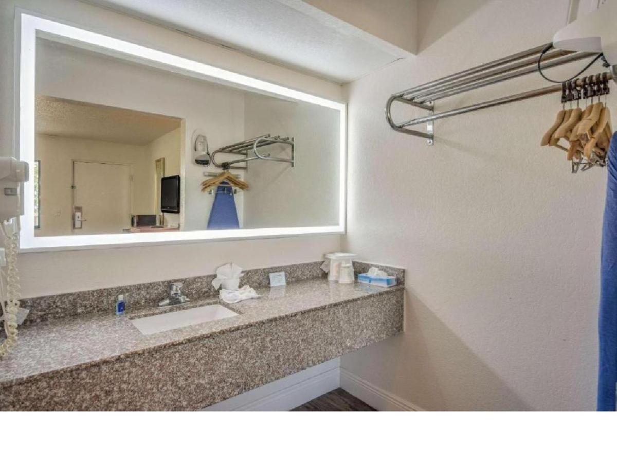Rodeway Inn Port Richey North Εξωτερικό φωτογραφία